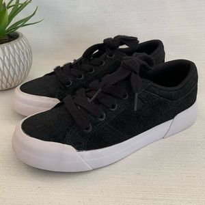 DC Danni XE Black Embossed Suede Leather Skateboard Sneakers Woman’s 6W